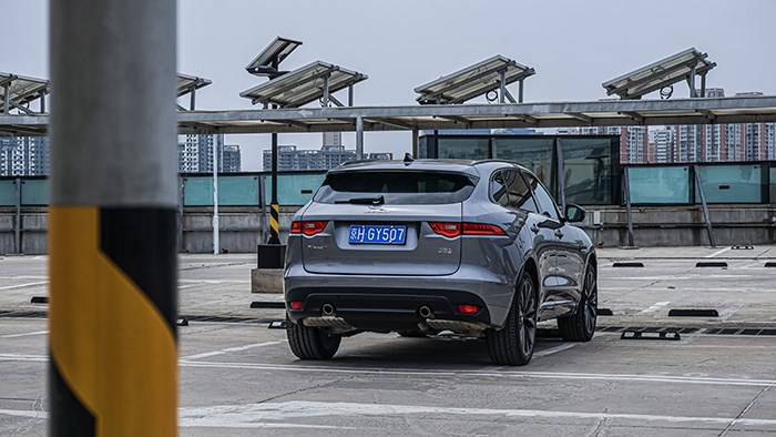 來自英倫獨特氣質 捷豹F-PACE 2.0T 賽旗版