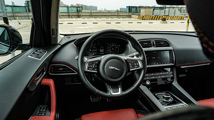 來自英倫獨特氣質 捷豹F-PACE 2.0T 賽旗版