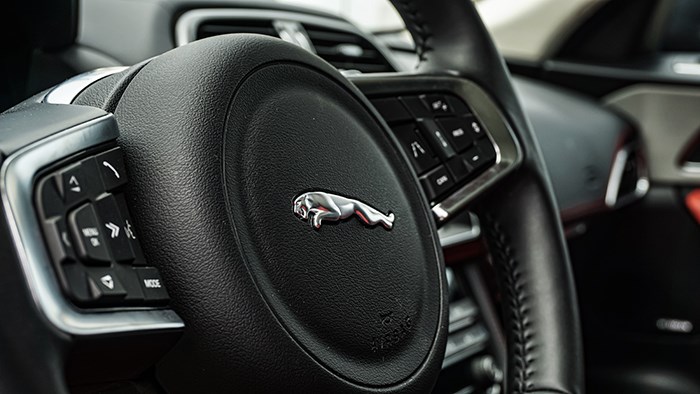 來自英倫獨特氣質 捷豹F-PACE 2.0T 賽旗版