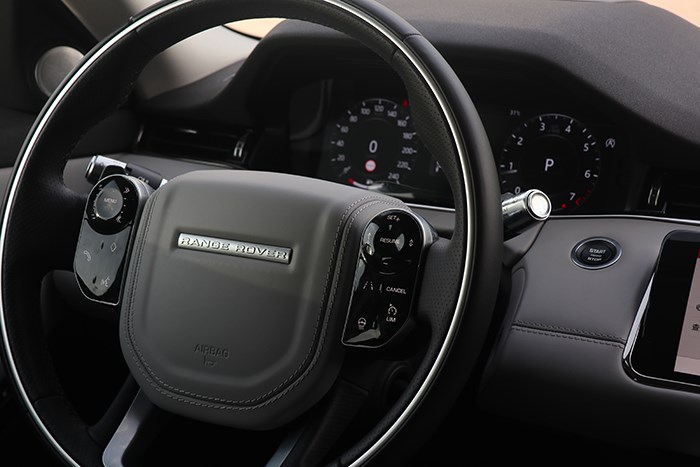 不光靠顏值取勝 試駕全新路虎攬勝極光