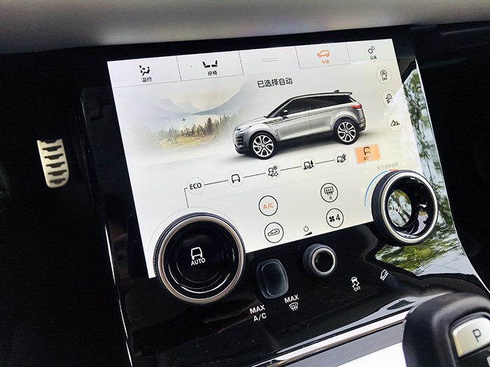 全能的美男 試駕全新路虎攬勝極光 