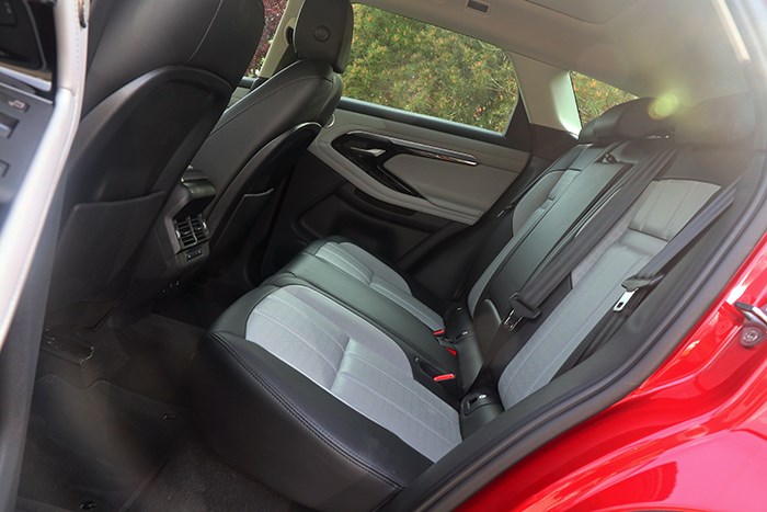 不光靠顏值取勝 試駕全新路虎攬勝極光