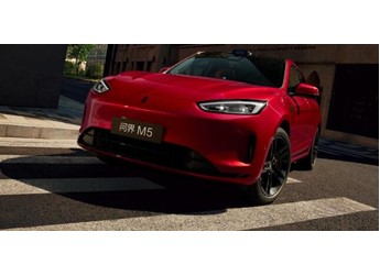 余承東首爆問界新M5 Ultra年度新色躍影紅，高能量人生的必搭車色 封面圖