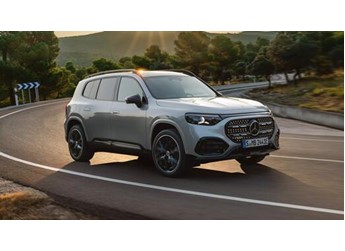 全新奔馳GLB發布：三叉戟大燈亮相，海外售價48.6萬起