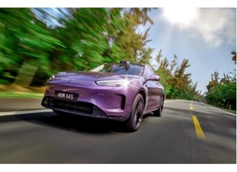 讓從容成為常態！問界新M5 Ultra超值禮遇來襲，重構出行邏輯 封面圖