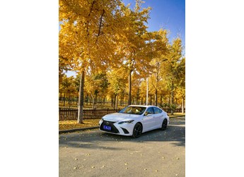 獨(dú)特魅力  2022款雷克薩斯ES300h ?F SPORT評(píng)測(cè) 封面圖