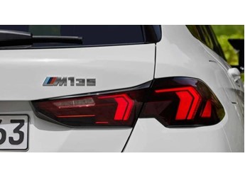 新款寶馬1系亮相，車尾徽章設計引熱議