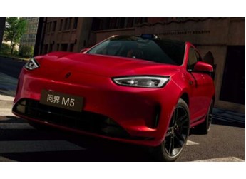 無懼大霧天氣與擁堵路況，問界新M5 Ultra讓您冬日通勤更從容