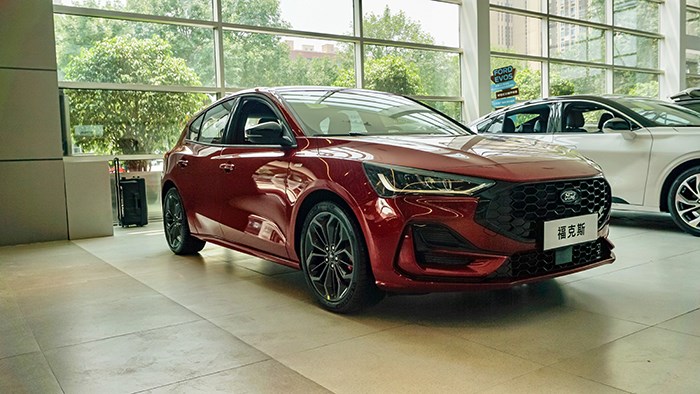 換回四缸全新面貌 萬車網實拍2022福特新款福克斯ST