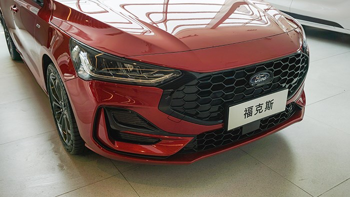 換回四缸全新面貌 萬車網實拍2022福特新款福克斯ST