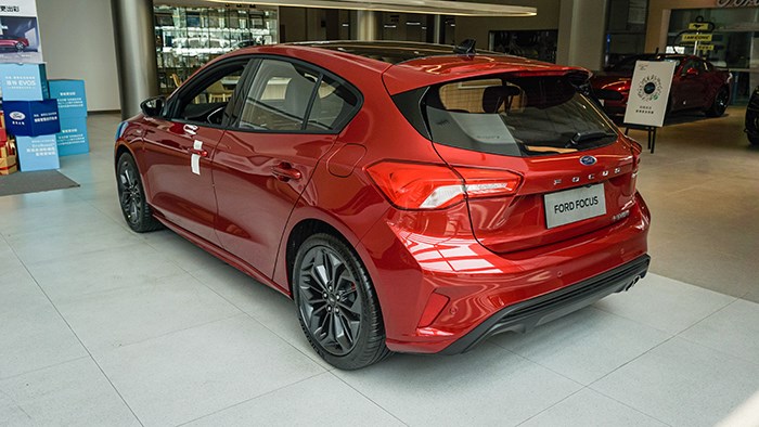 換回四缸全新面貌 萬車網實拍2022福特新款福克斯ST