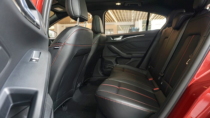 換回四缸全新面貌 萬車網實拍2022福特新款福克斯ST