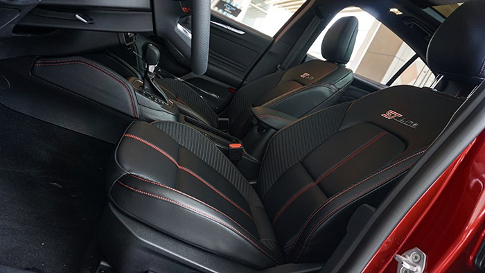 換回四缸全新面貌 萬車網實拍2022福特新款福克斯ST