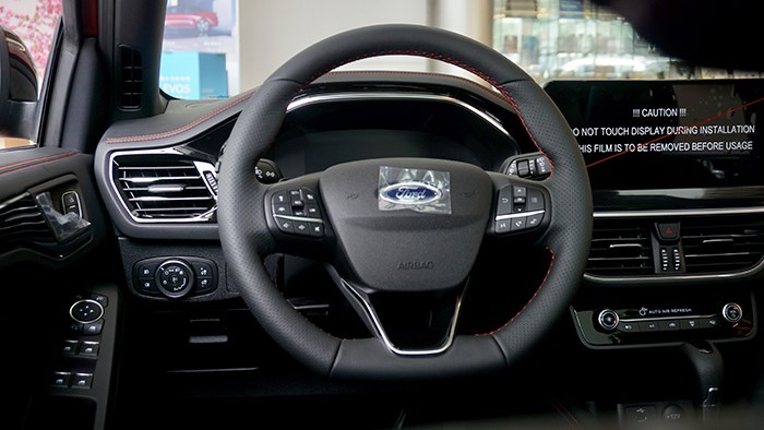 換回四缸全新面貌 萬車網實拍2022福特新款福克斯ST