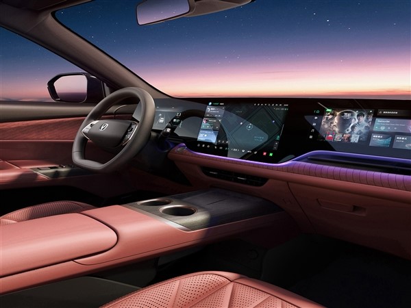 新一代長安CS75 PLUS內飾官圖發布：奔馳同款三聯大屏