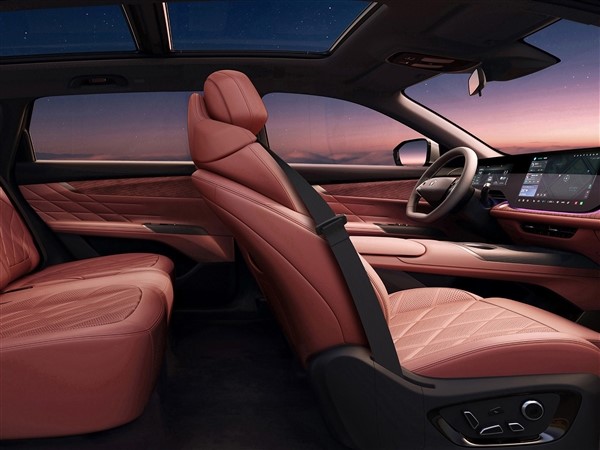 新一代長安CS75 PLUS內飾官圖發布：奔馳同款三聯大屏