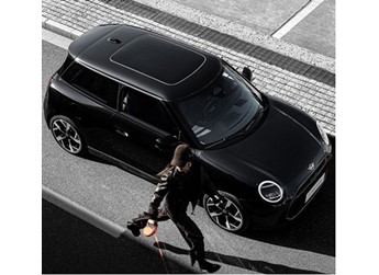 電動(dòng)MINI COOPER子夜黑版上市 售價(jià)20.58萬(wàn)元 封面圖