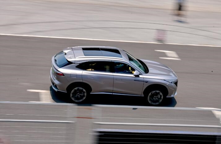 “更懂中國路況”智能輔助駕駛系統即將上線 全新第三代榮威RX5 NGP智駕版 8月初上市發布