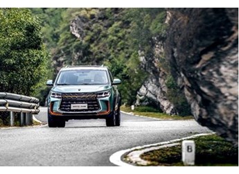 一車頂三車，風行T5馬赫版告訴你什么叫“能裝” 封面圖