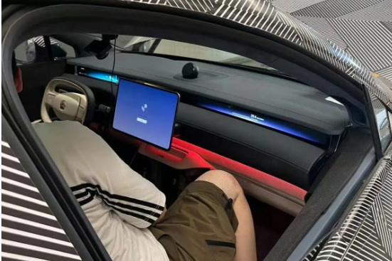 預售80萬！蔚來旗艦行政轎車ET9內飾首曝：搭載貫穿屏幕 橢圓方向盤