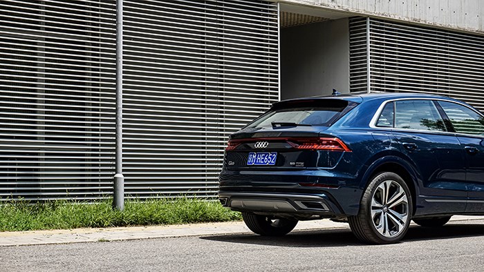 貼地飛行的宇宙飛船 奧迪Q8 55TFSI評測