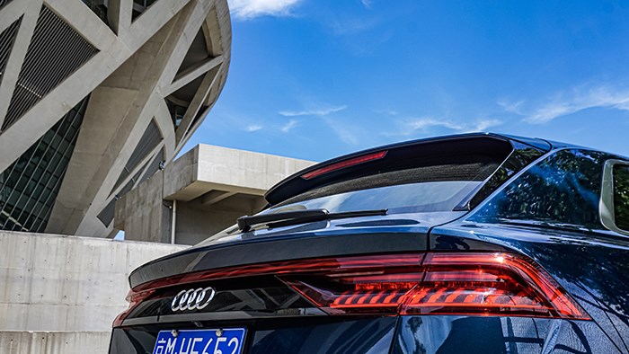 貼地飛行的宇宙飛船 奧迪Q8 55TFSI評測