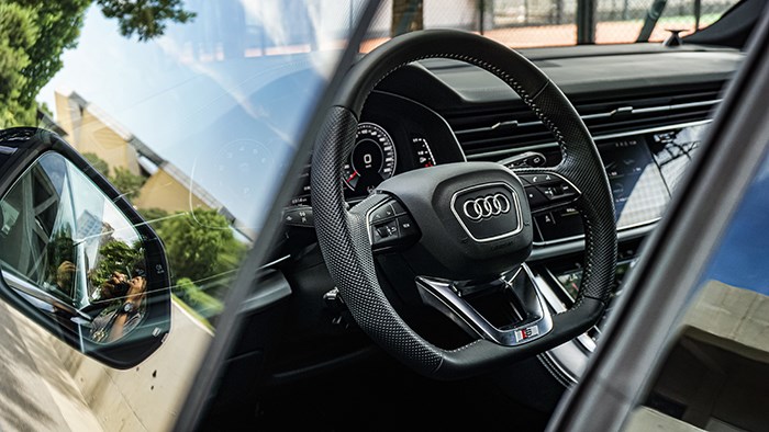 貼地飛行的宇宙飛船 奧迪Q8 55TFSI評測