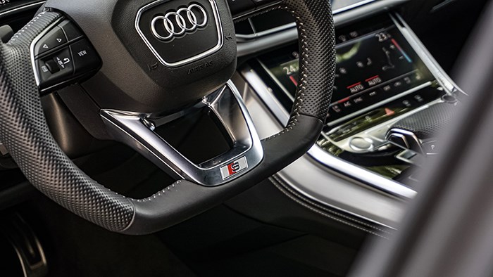 貼地飛行的宇宙飛船 奧迪Q8 55TFSI評測