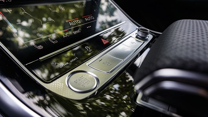 貼地飛行的宇宙飛船 奧迪Q8 55TFSI評測