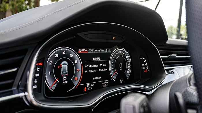 貼地飛行的宇宙飛船 奧迪Q8 55TFSI評測