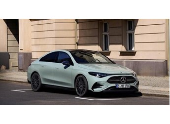 奔馳2026款CLA 220混動細(xì)節(jié)曝光：搭載吉利參與研發(fā)1.5T四缸發(fā)動機