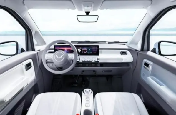 售價6.78萬-8.28萬元！五菱Air ev晴空上市 續(xù)航300km