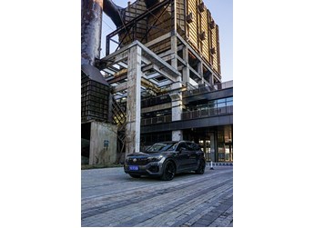 從容馭巔峰 途銳2022款 3.0TSI 銳尊版評(píng)測(cè)