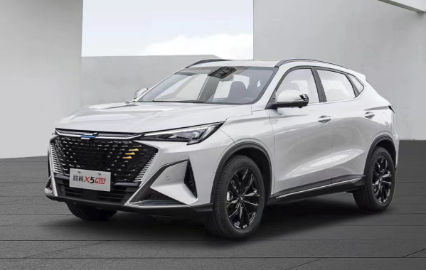 9.59萬(wàn)起！長(zhǎng)安歐尚X5 PLUS正式上市 搭載環(huán)抱三聯(lián)屏