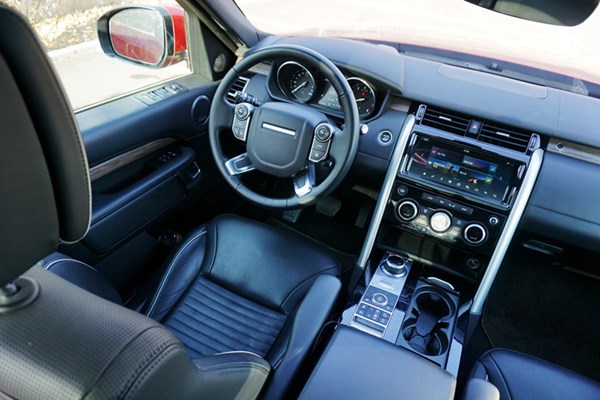  依舊硬漢形象 試駕路虎發現5