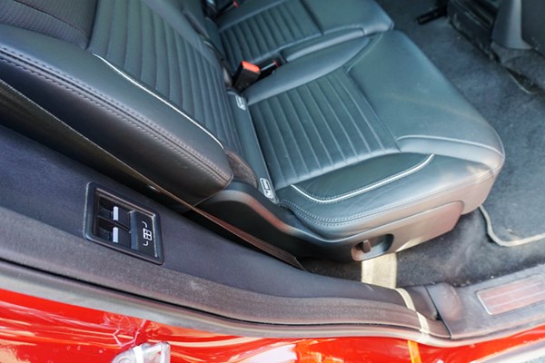  依舊硬漢形象 試駕路虎發現5