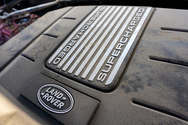  依舊硬漢形象 試駕路虎發現5