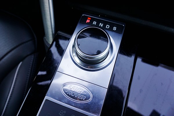  依舊硬漢形象 試駕路虎發現5