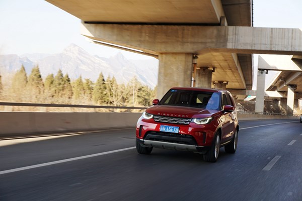  依舊硬漢形象 試駕路虎發現5