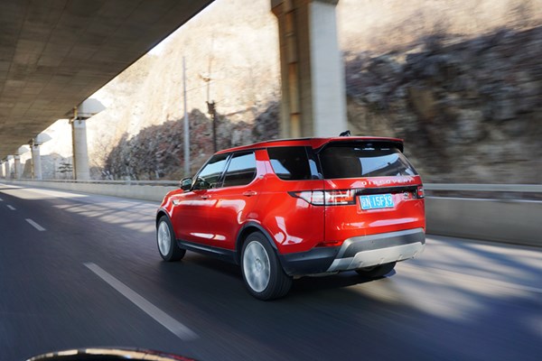  依舊硬漢形象 試駕路虎發現5