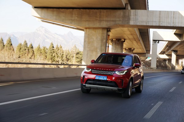  依舊硬漢形象 試駕路虎發現5