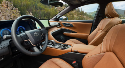 理想L7同級！皇冠Signia將于10月國內(nèi)上市：搭載2.5L插混動力