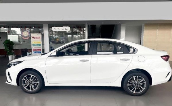 新款起亞K3內飾曝光！配置大提升 但取消了實體按鍵