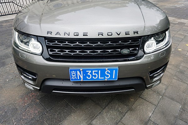 紳士也瘋狂 試駕路虎攬勝運動版