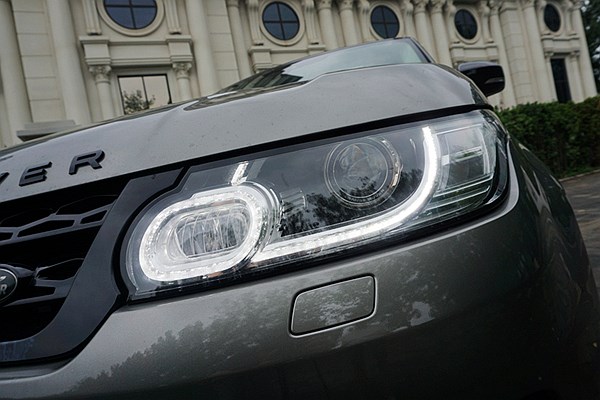 紳士也瘋狂 試駕路虎攬勝運動版