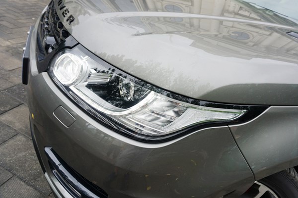 紳士也瘋狂 試駕路虎攬勝運動版