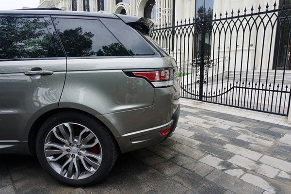 紳士也瘋狂 試駕路虎攬勝運動版