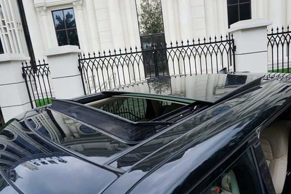 紳士也瘋狂 試駕路虎攬勝運動版