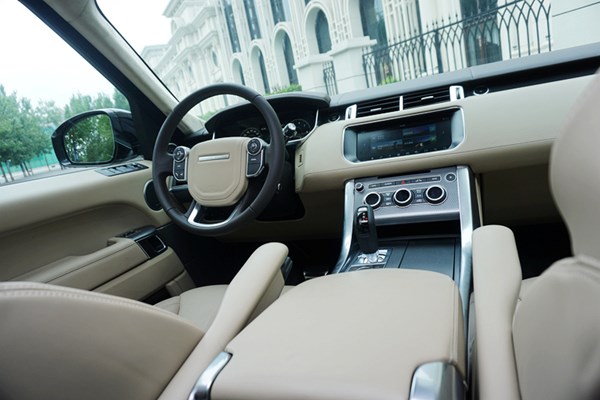 紳士也瘋狂 試駕路虎攬勝運動版