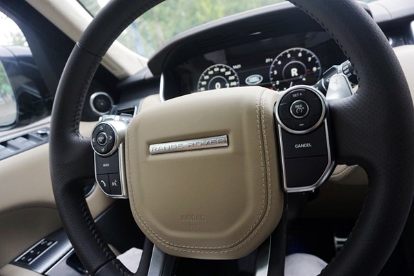 紳士也瘋狂 試駕路虎攬勝運動版